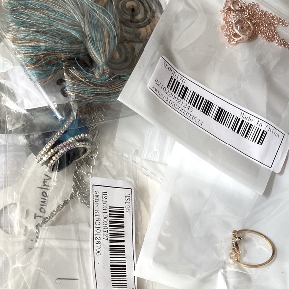 🌾MYSTERY SURPRISE 6 FOR $38 JEWELRY BUNDLE - Picture 11 of 16